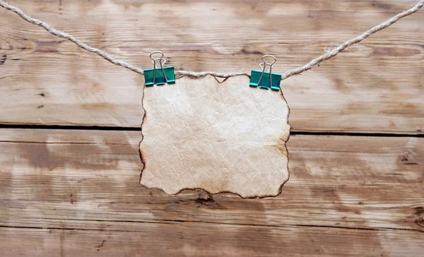 Blank burning paper card hanging on the rope, — Stock Photo, Image