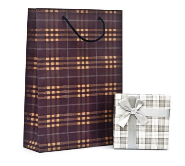 Beyaz renkli kutu ile alışveriş çantası