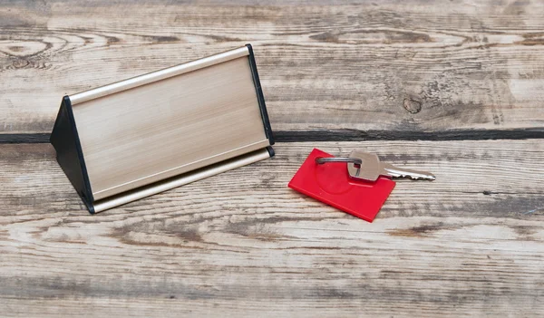 Key with blank tag and metal nameplate — Stock Photo, Image