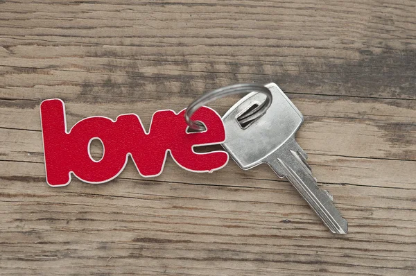 Sleutel tot liefde concept met woord geschreven op label of tag — Stockfoto