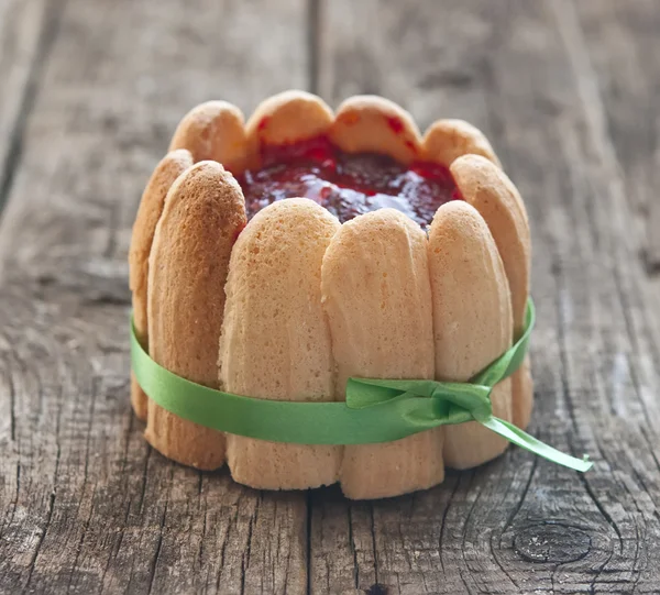 Cupcake with strawberries on vintage wooden background — Stock Photo, Image