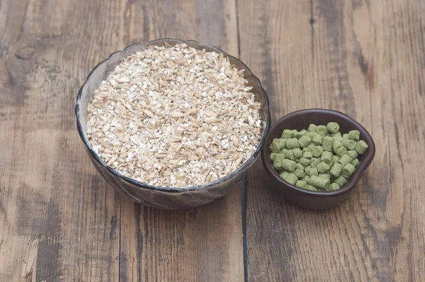 Barley with pellets of hops — Stock Photo, Image