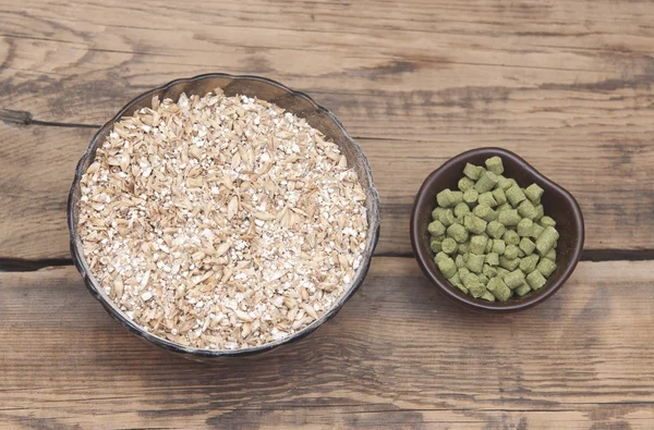 Barley with pellets of hops — Stock Photo, Image