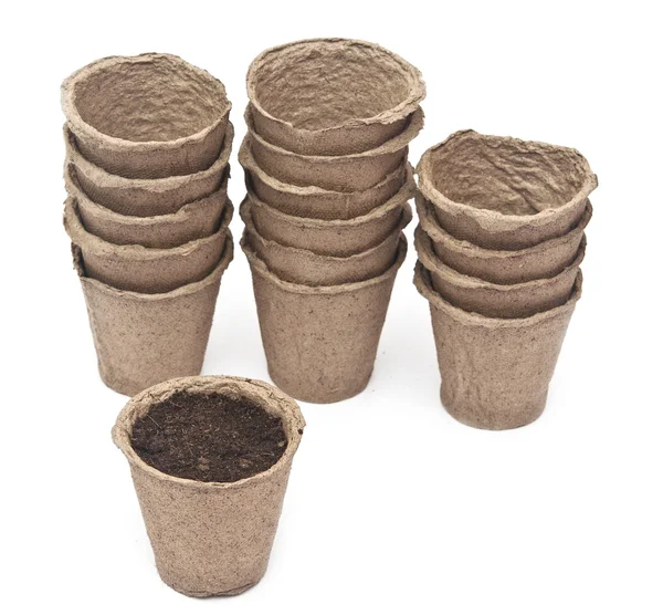 Pile peat pots for growing seedlings, isolated on white backgrou — Stock Photo, Image