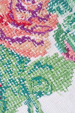 çok renkli çiçek el nakış deseni