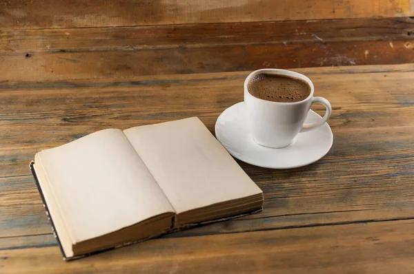 Libro Abierto Con Páginas Blanco Junto Taza Café Mesa Madera — Foto de Stock