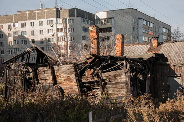 Altes Holzhaus Nach Brand Abgebrannt — Stockfoto