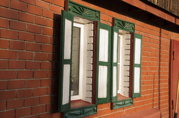 Brick House Wooden Shutters Windows — Stock Photo, Image