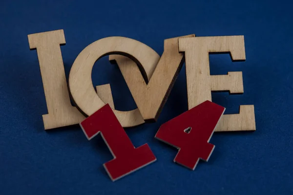 Palavra Amor Corações Pequenos Fundo Papel Azul Escuro Vista Superior — Fotografia de Stock