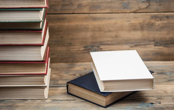 Bücher Auf Holzgrund Stapeln Zurück Zur Schule Mit Kopierraum — Stockfoto
