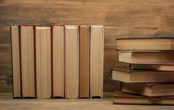 Stoh Knih Dřevěné Pozadí Zpátky Školy Prostorem Kopie — Stock fotografie