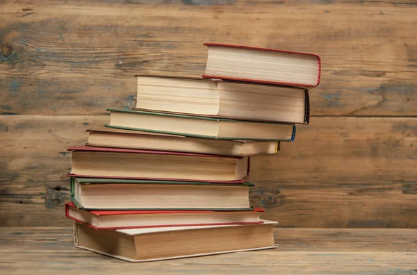 Bücher Auf Holzgrund Stapeln Zurück Zur Schule Mit Kopierraum — Stockfoto
