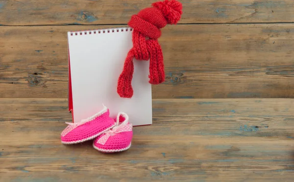 Data Vencimento Selecionada Calendário Detalhe Dos Sapatos Bebê — Fotografia de Stock