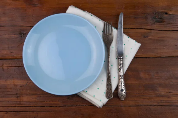 餐桌布置 空盘子 刀叉和餐巾 顶部视图和带有复制空间的平面布局 — 图库照片