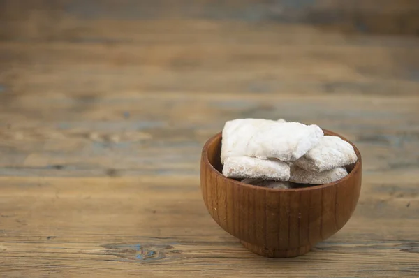 Kész Teasütemény Cukorral Szórt Fából Készült Tálba Öntött Sütemények Wod — Stock Fotó