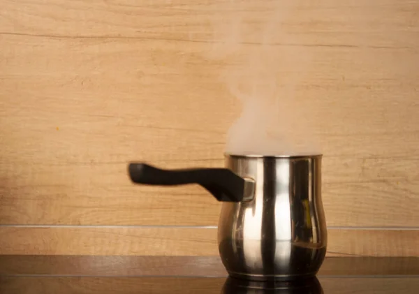 Turk Voor Koffie Staat Het Fornuis Keuken — Stockfoto