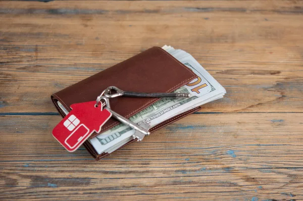 Portefeuille Cuir Marron Avec Billets Cent Dollars Sur Table Bois — Photo