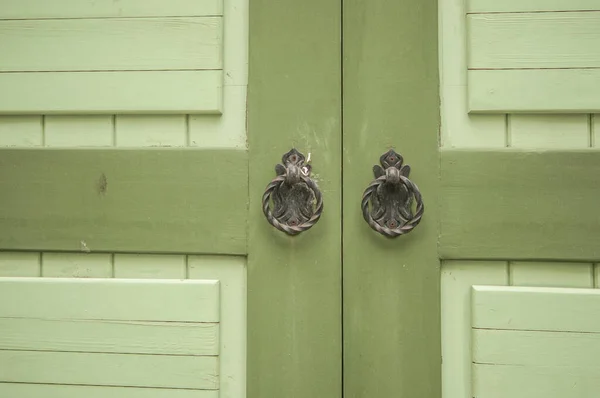 Classic Vintage Golden Door Knobs Antique Door Knobs Carvings Wooden — Stock Photo, Image