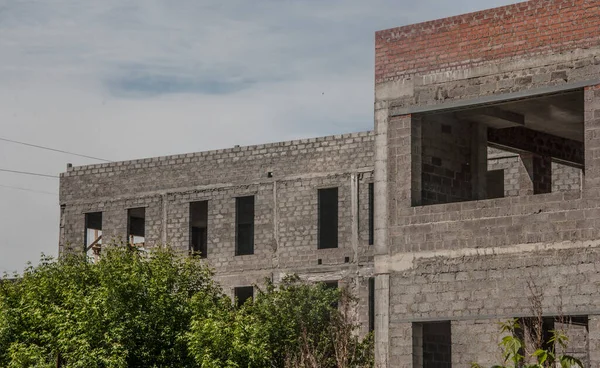 Ancien Bâtiment Abandonné Ruine Entouré Par Nature — Photo