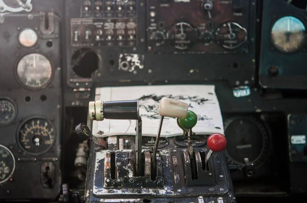 Detalj Flygplan Cockpit Med Olika Indikatorer Och Knappar — Stockfoto