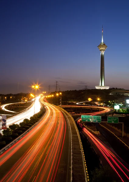 Torre Milad y senderos ligeros — Foto de Stock