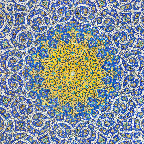 Motivo persa islámico sobre azulejos azules de una mezquita — Foto de Stock