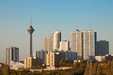 Tahran manzarası ve sabah ışık içinde gökdelenler