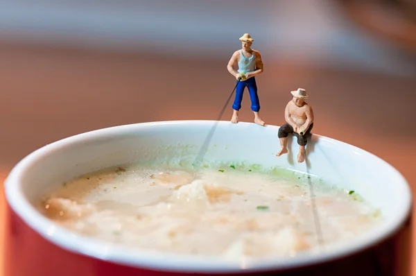 Pescadores pescados en una taza de sopa — Foto de Stock