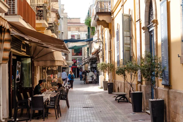 Nikósie Kypr Března 2022 Úzká Ulice Kavárnami Restauracemi Obchody Suvenýry — Stock fotografie