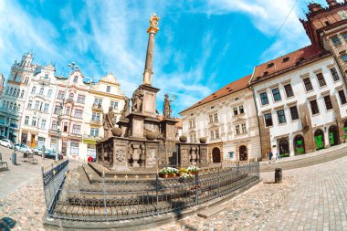 Plzen, Çek Cumhuriyeti - 12 Mayıs 2019: Marian Sütunları Cumhuriyet Meydanı