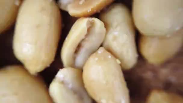 Movendo Sobre Monte Amendoins Assados Extremo Macro Close — Vídeo de Stock