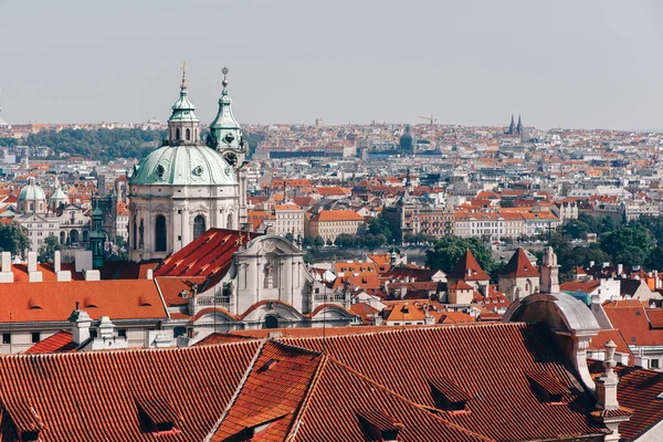 Tak Prag Med Sankt Nikolaus Katedral — Stockfoto