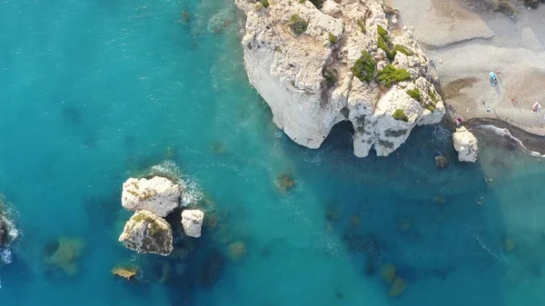 Aphrodites岩石或Petra Tou Romiou的俯视图 塞浦路斯帕福斯区 — 图库照片