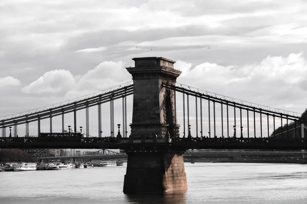 Budapeşte Bulutlu Bir Günde Szechenyi Zincir Köprüsü — Stok fotoğraf