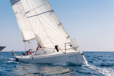 Rüzgarda süzülüyordum. Yelkenli teknesi.