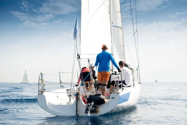 Crew Auf Segelboot Während Der Regatta — Stockfoto
