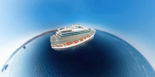 Cruise Ship Top Sea Globe — ストック写真
