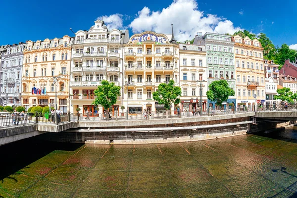 Karlovy Vary Csehország 2019 Május Tepla Folyó Partja Óvárosban — Stock Fotó