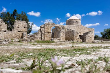 Anogyra köyündeki Kutsal Haç Manastırı kalıntıları. Limasol İlçesi, Kıbrıs