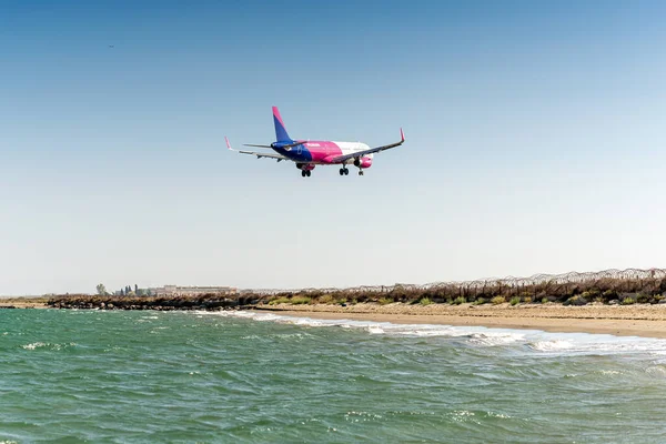 Larnaca Chypre Septembre 2022 Airbus Wizz Air Airlines Atterrissant Aéroport — Photo