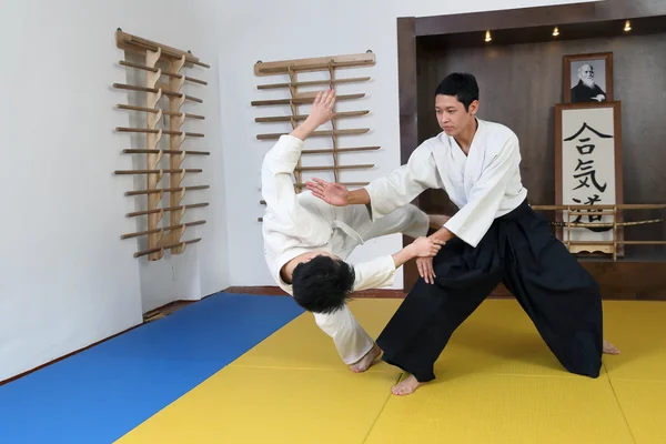 Demonstratie van de bestrijding van kunst aikido. — Stockfoto