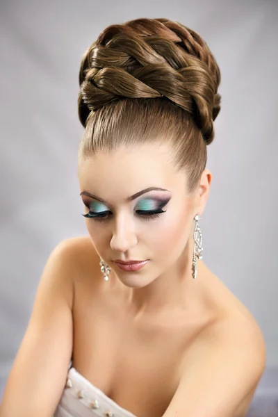 Girl with hairstyle and makeup — Stock Photo, Image