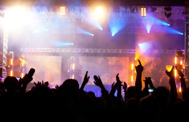 Konserde kalabalık