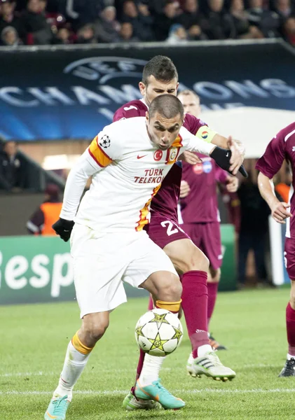 Burak in cfr cliuj-napoca vs galatasaray istambul footbal overeenkomen met — Stockfoto