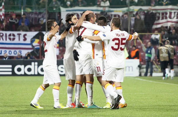 Tým Galatasaray po vstřelení branky, cfr cliuj-napoca vs galatasaray Istambulu fotbalové utkání — Stock fotografie