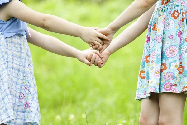 Meisjes in het park — Stockfoto