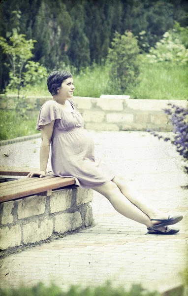 Girl in the park — Stock Photo, Image