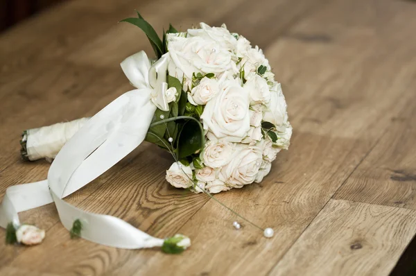 Vintage photo of white wedding bouquet — Stock Photo, Image