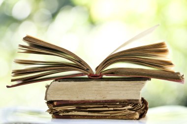 eski kitap açıldı