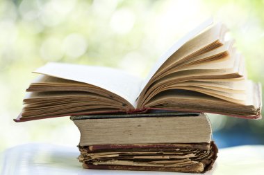 eski kitap açıldı